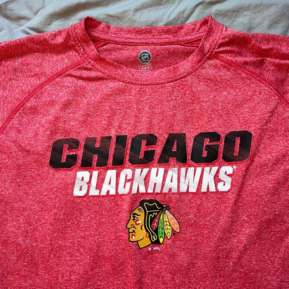 Chicago‎ Blackhawks T Shirt Mens Size Medium Long Sleeve Hockey Graphic LS NHL